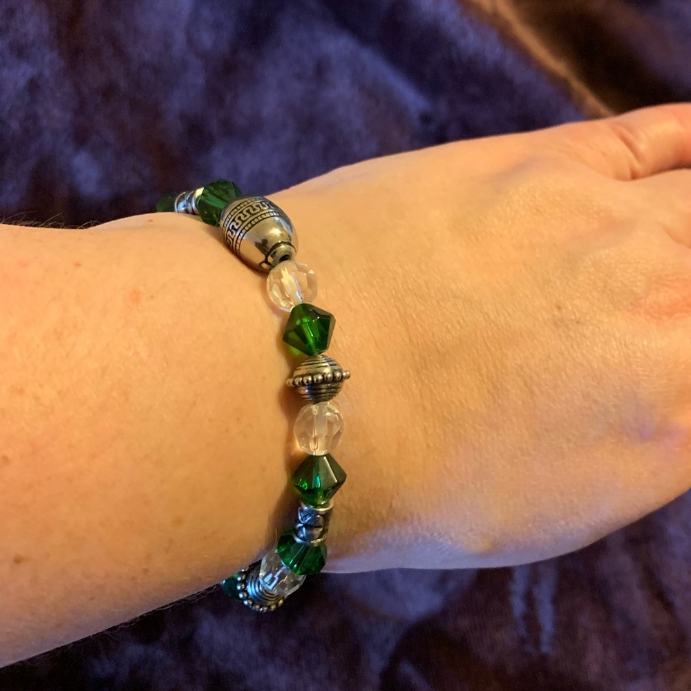 Irish Celtic bracelet costume jewelry; Irish ☘️ pride beautiful green stones